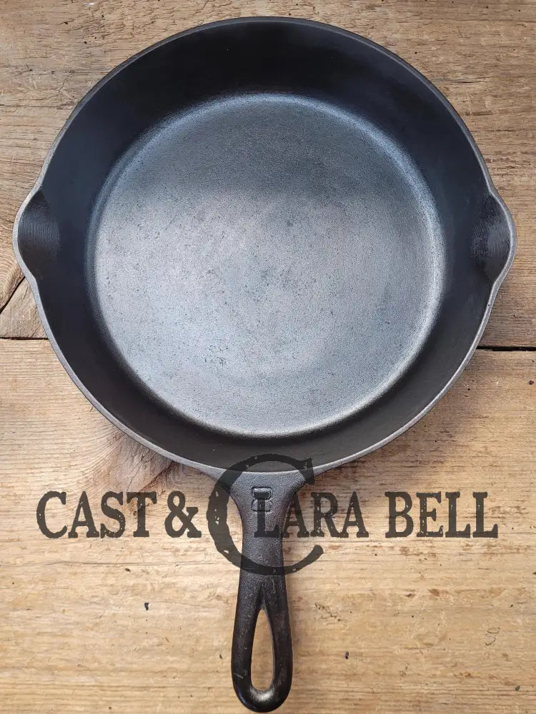 The Classic! 1930’S Griswold #8 Cast Iron Skillet With Large Block Logo 704 T