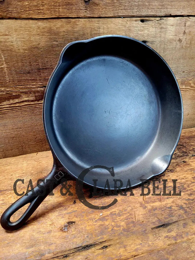 The Classic! 1930’S Griswold #8 Cast Iron Skillet With Large Block Logo 704 W