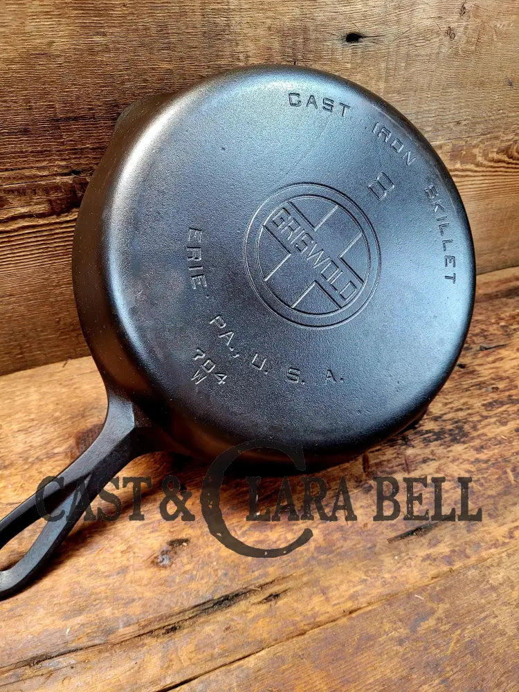 The Classic! 1930’S Griswold #8 Cast Iron Skillet With Large Block Logo 704 W