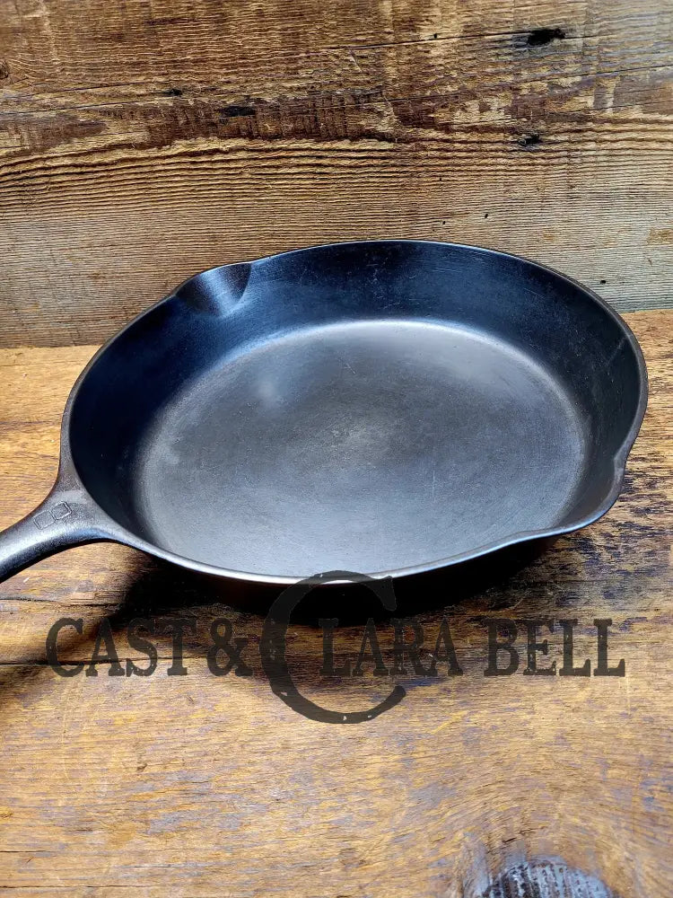 The Classic! 1930’S Griswold #8 Cast Iron Skillet With Large Block Logo 704 W