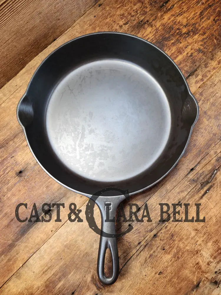 The Classic! 1930’S Griswold #8 Cast Iron Skillet With Large Block Logo And Smooth Bottom 704