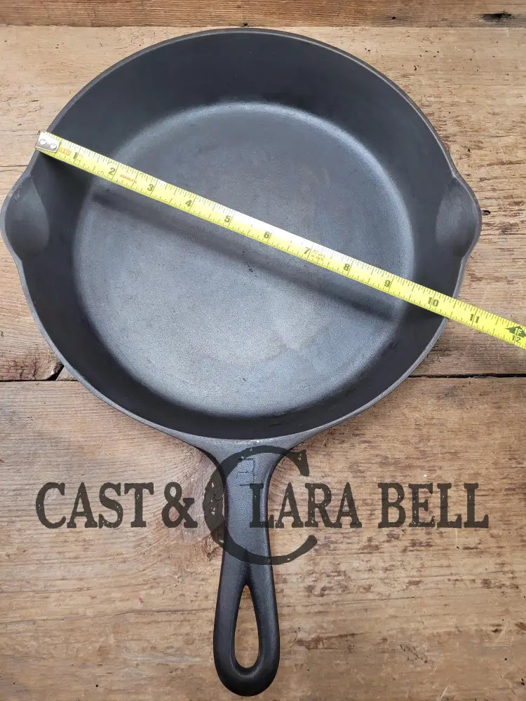 The Classic! 1930’S Griswold No. 8 Skillet With Small Block Logo And Smooth Bottom 704 T.