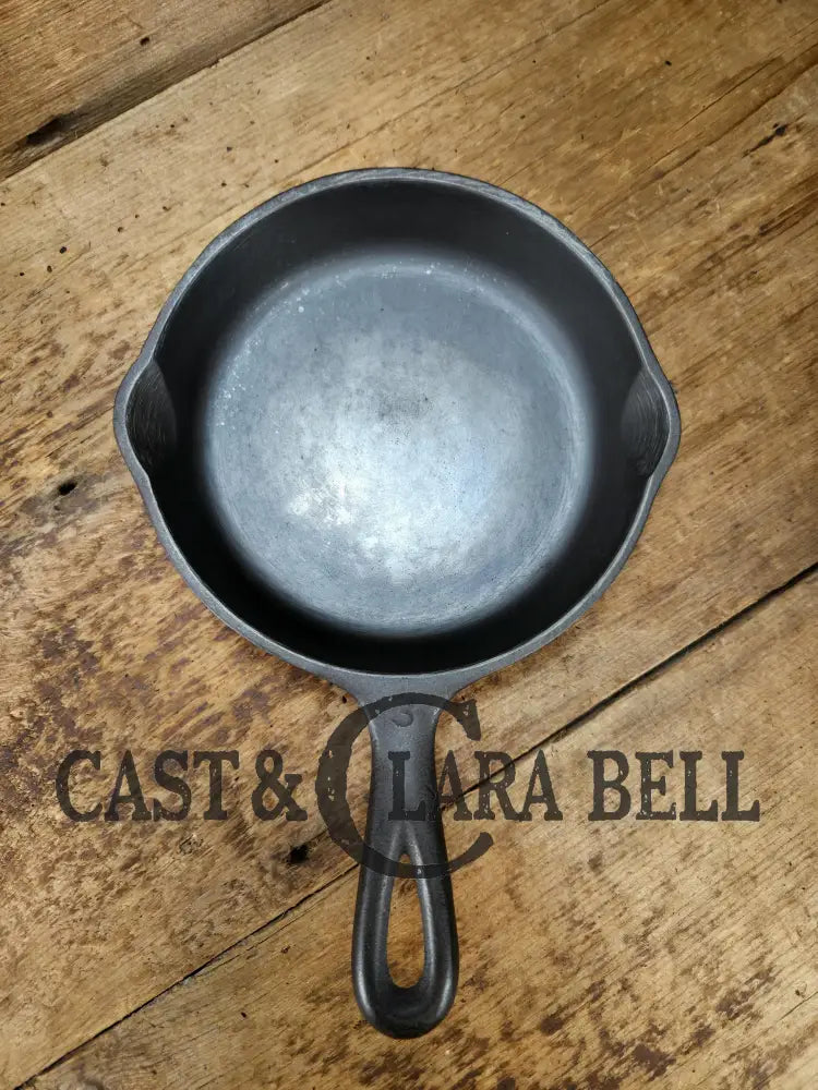 The classic! 1930’s Wagner Ware #3 Cast Iron Egg Skillet with Stylized Logo and Smooth Bottom 1053 Q. SC24 Skillet