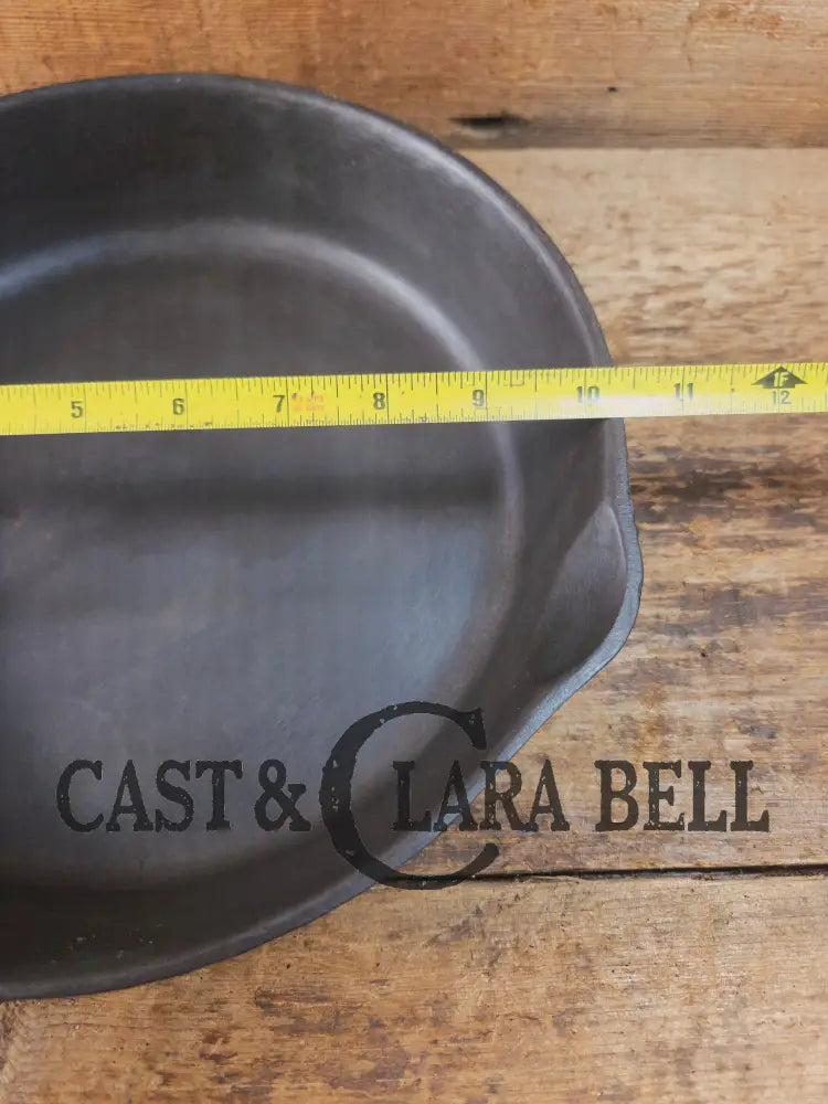 The Classic! 1930’s Wagner Ware #8 Cast Iron Skillet with Stylized Logo 1058 Skillet