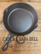 The Classic! 1930’s Wagner Ware #8 Cast Iron Skillet with Stylized Logo 1058 E Skillet