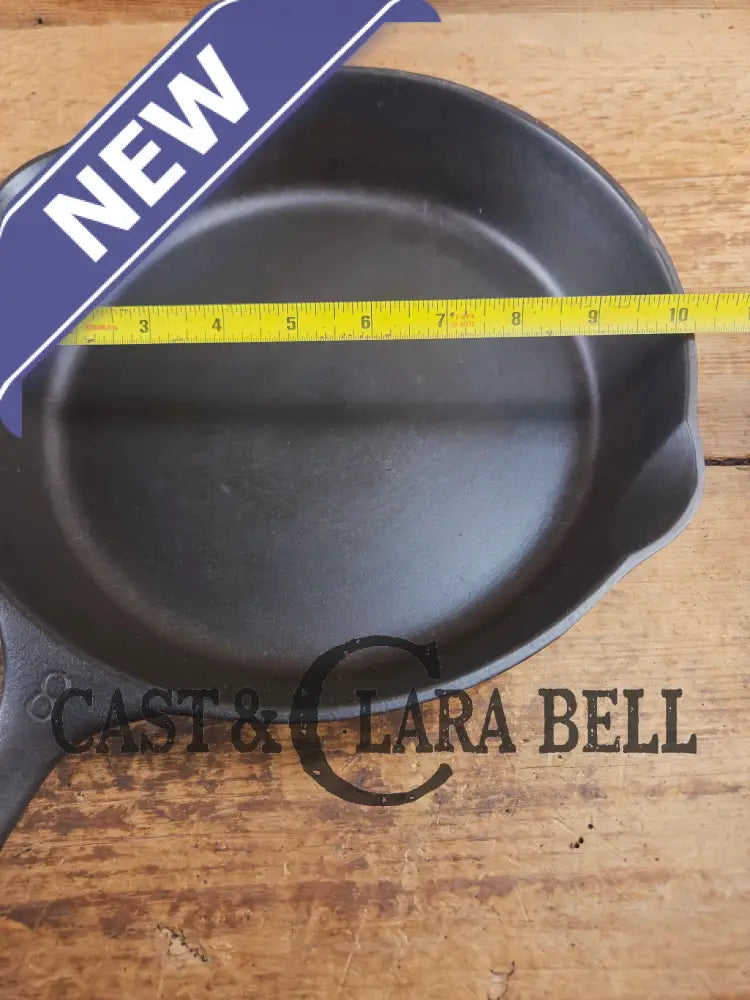The Classic! 1930’s Wagner Ware #8 Cast Iron Skillet with Stylized Logo 1058 E Skillet