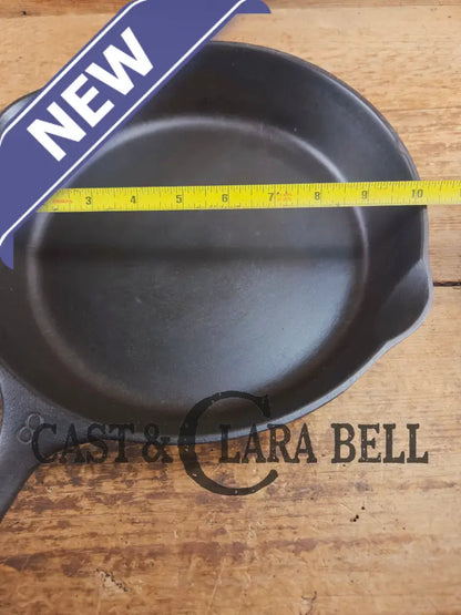 The Classic! 1930’s Wagner Ware #8 Cast Iron Skillet with Stylized Logo 1058 E Skillet