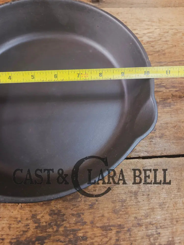 The Classic! 1930’s Wagner Ware #8 Cast Iron Skillet with Stylized Logo 1058 E Skillet
