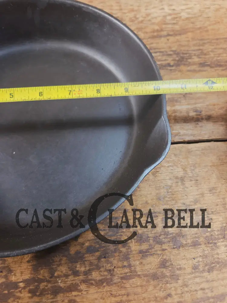 The Classic! 1930’s Wagner Ware #8 Cast Iron Skillet with Stylized Logo 1058 E Skillet