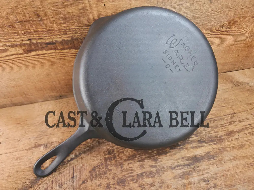 The Classic! 1930’s Wagner Ware #8 Cast Iron Skillet with Stylized Logo 1058 E Skillet