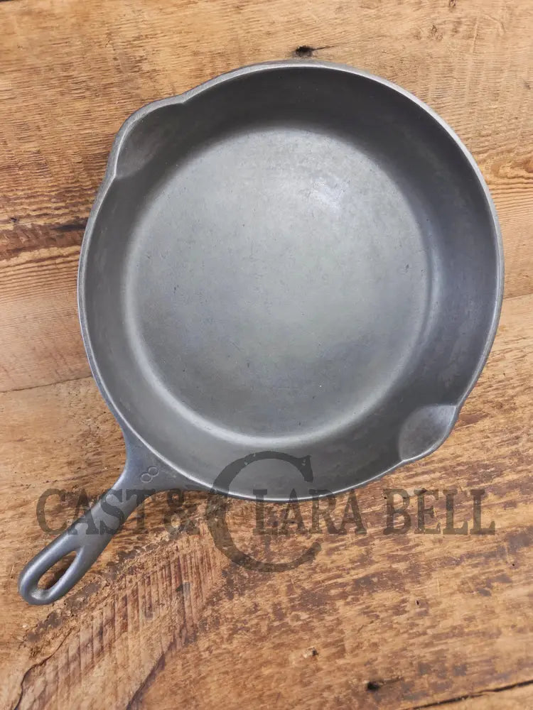 The Classic! 1930’s Wagner Ware #8 Cast Iron Skillet with Stylized Logo 1058 Y - Skillet