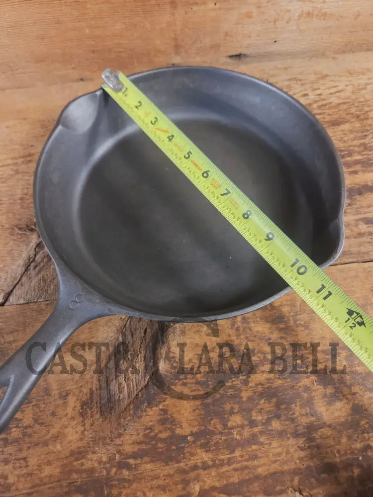 The Classic! 1930’s Wagner Ware #8 Cast Iron Skillet with Stylized Logo 1058 Y - Skillet