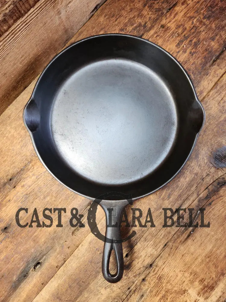 The Classic! 1940’S Griswold No. 8 Cast Iron Skillet With Small Block Logo And Smooth Bottom 704 F