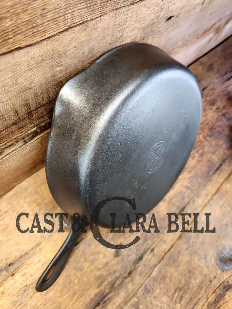 The Classic! 1940’S Griswold No. 8 Cast Iron Skillet With Small Block Logo And Smooth Bottom 704 F