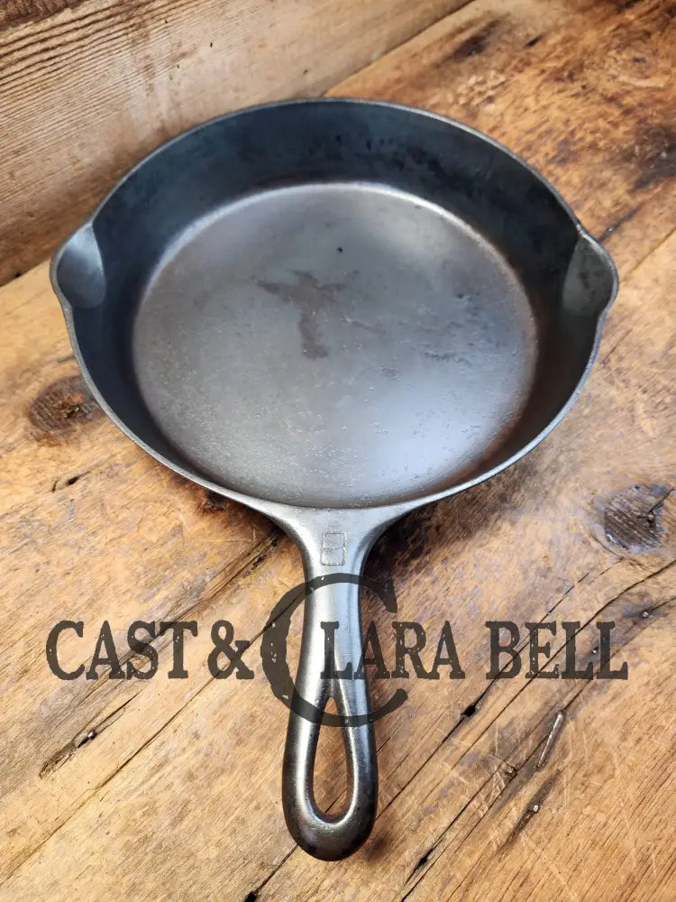 The Classic! 1940’S Griswold No. 8 Cast Iron Skillet With Small Block Logo And Smooth Bottom 704 G