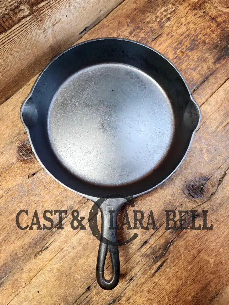 The Classic! 1940’S Griswold No. 8 Cast Iron Skillet With Small Block Logo And Smooth Bottom 704 G