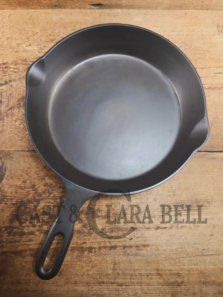 The Classic 8! 1940’s Iron Mountain by Griswold #8 Skillet with Heat Ring 1033. Unique brand from an iconic company