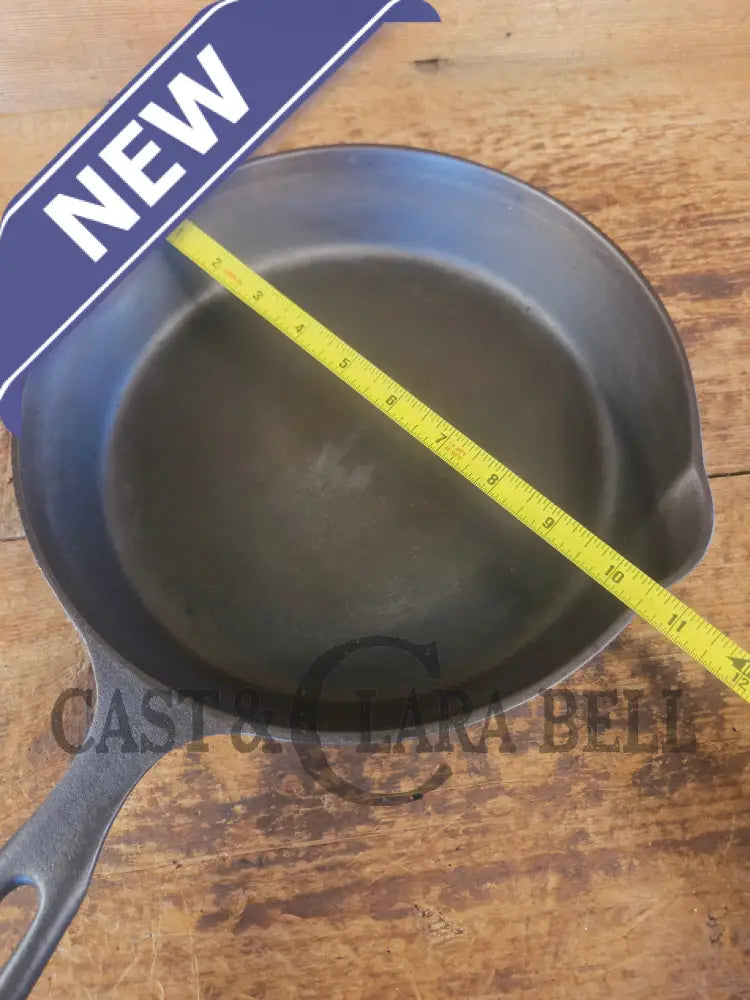 The Classic 8! 1940’s Iron Mountain by Griswold #8 Skillet with Heat Ring 1033. Unique brand from an iconic company