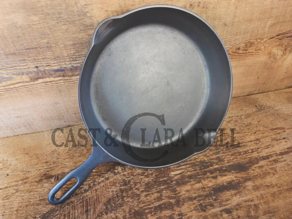 The Classic 8! 1940’s Iron Mountain by Griswold #8 Skillet with Heat Ring 1033. Unique brand from an iconic company