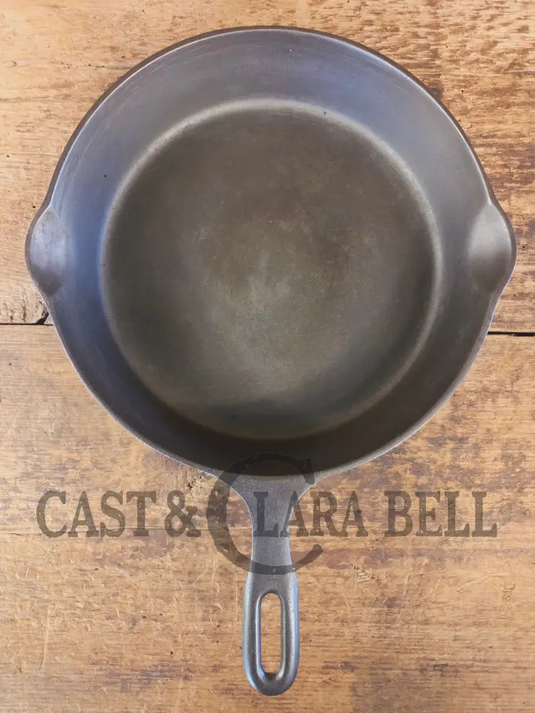 The Classic 8! 1940’s Iron Mountain by Griswold #8 Skillet with Heat Ring 1033. Unique brand from an iconic company