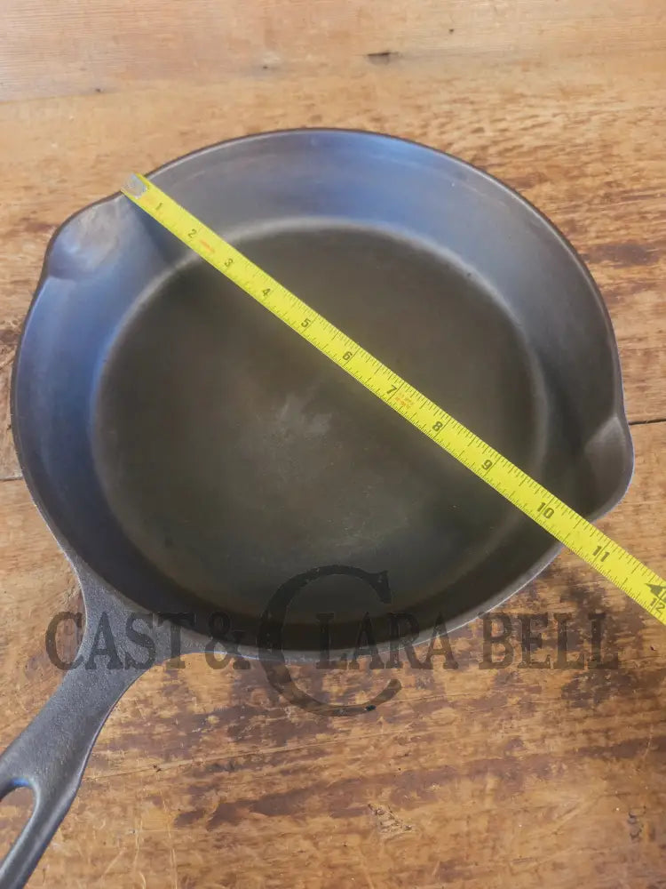 The Classic 8! 1940’s Iron Mountain by Griswold #8 Skillet with Heat Ring 1033. Unique brand from an iconic company
