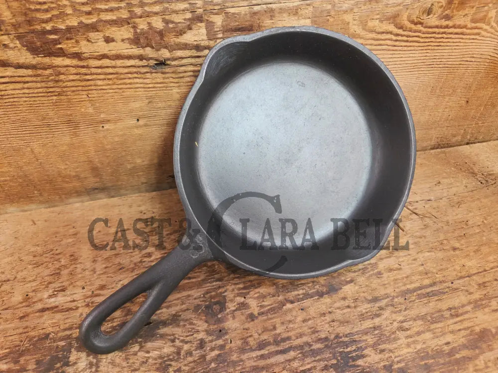 The Classic Egg Skillet. 1930’s Wagner Ware #3 Cast Iron Egg Skillet 1053 Z Skillet