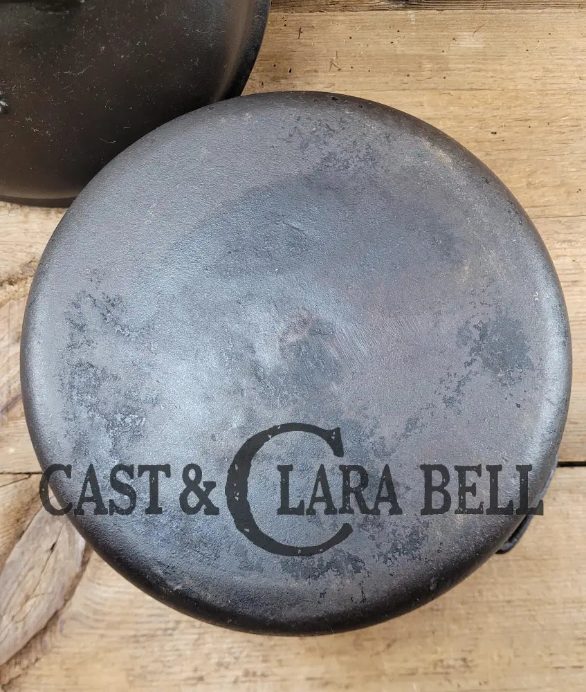 The Dutch Oven That Started It All! Elegant And Unknown ’Clara Bell’ Raised 8 Oven. This One