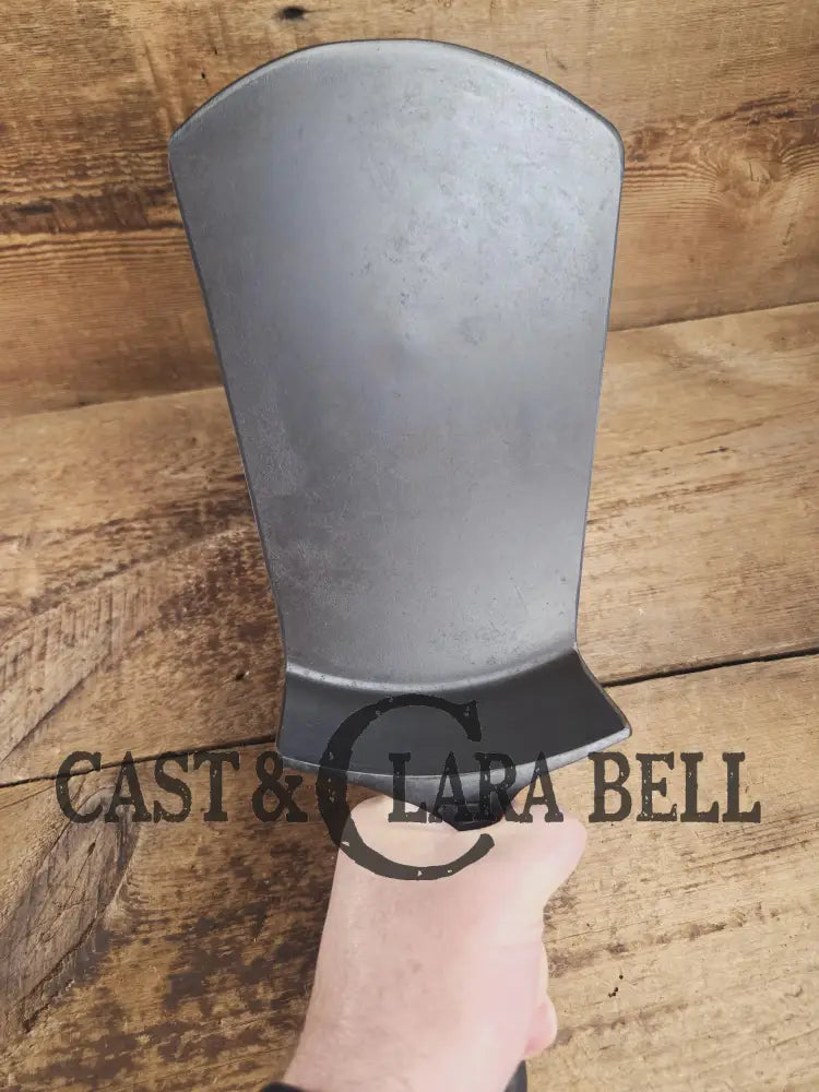 The MAC Daddy. Huge Repurposed Griswold Large Block #12 cast iron spatula. WOW almost the size of a pizza peal! Ready