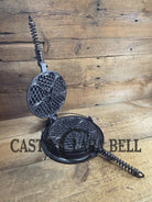 The Premier waffle iron! Griswold No. 18 ’Heart and Star’ (928/928) Waffle Iron (Large Star version). Bailed base.