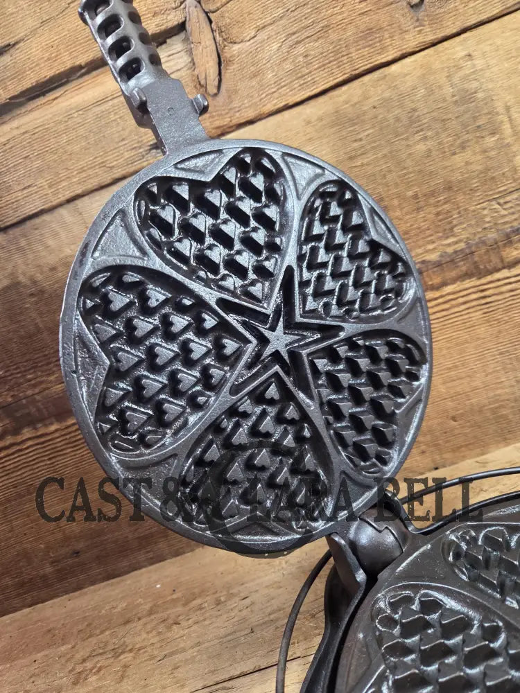 The Premier waffle iron! Griswold No. 18 ’Heart and Star’ (928/928) Waffle Iron (Large Star version). Bailed base.