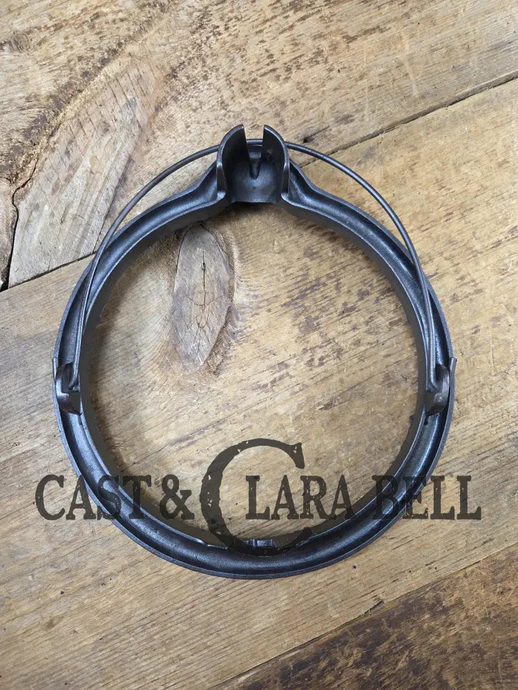 The Premier waffle iron! Griswold No. 18 ’Heart and Star’ (928/928) Waffle Iron (Large Star version). Bailed base.