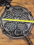 The Premier waffle iron! Griswold No. 18 ’Heart and Star’ (928/928) Waffle Iron (Large Star version). Bailed base.