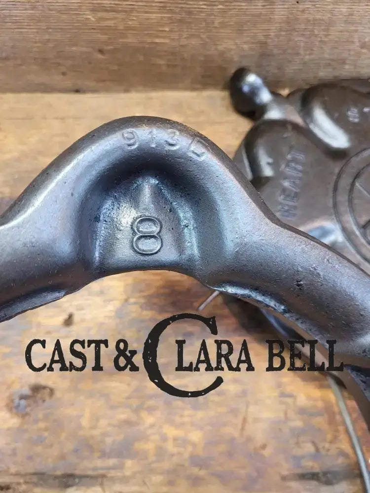 The Premier waffle iron! Griswold No. 18 ’Heart and Star’ (928/928) Waffle Iron (Large Star version). Bailed base.