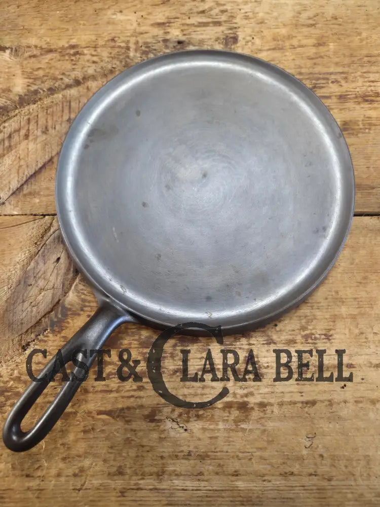 Top seller! 1920’s Wagner Logo #8 Griddle. Great for easy small meals looks GREAT in the kitchen! Griddle