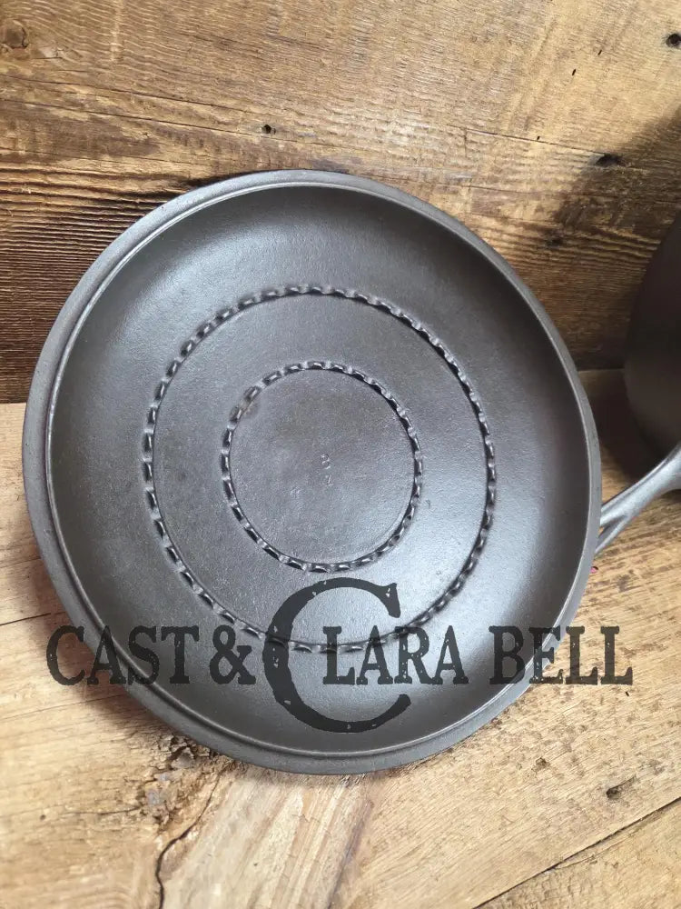 Top Seller! 1930s era Gorgeous Wagner #8 cast iron ’Chicken Fryer’ deep skillet with Sawtooth style lid 1088 F Skillet