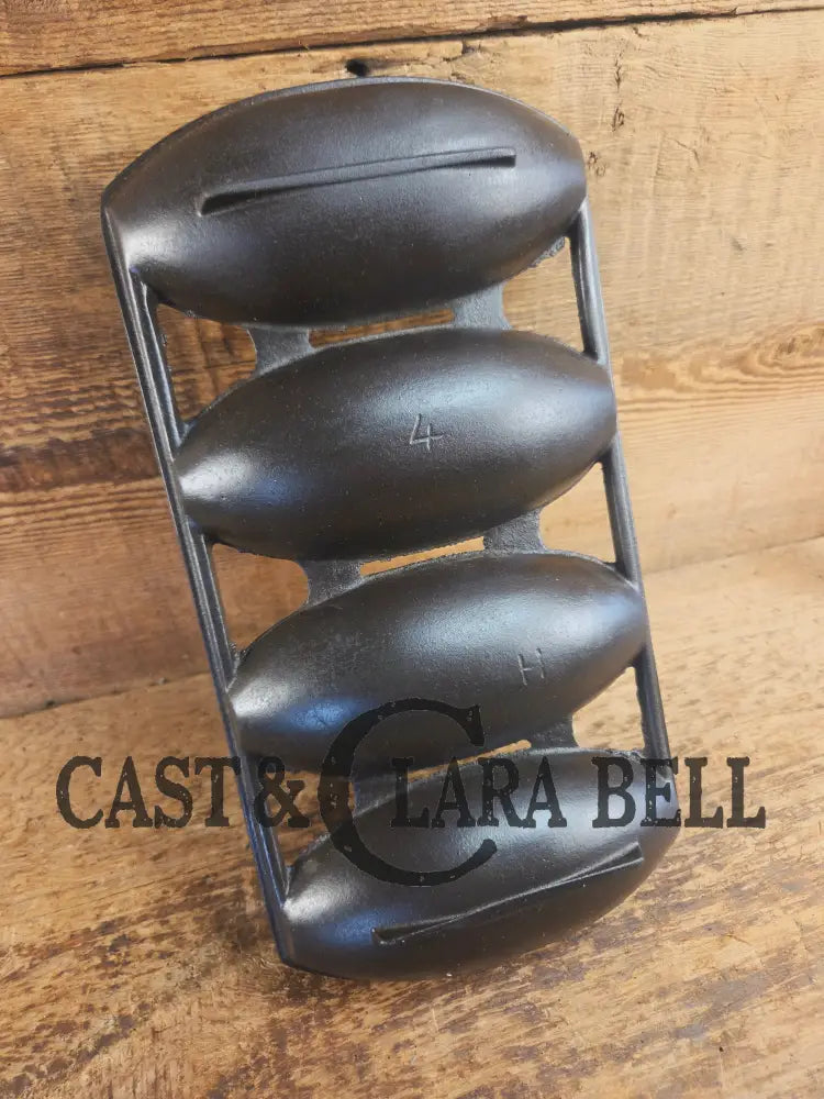 Tough one to find! Early 1900’s Wagner 4 Cup Vienna Pan #4 - H. Makes wonderful rolls & cornbread! Bakeware