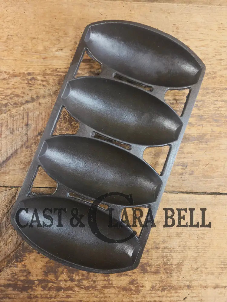 Tough one to find! Early 1900’s Wagner 4 Cup Vienna Pan #4 - H. Makes wonderful rolls & cornbread! Bakeware