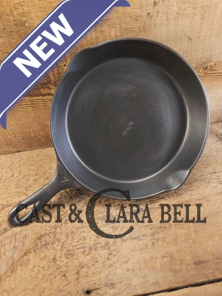 Tough to find! 1920’s era Wagner made National / Wagner Ware dual logo #7 (1357) Center logo cast iron skillet with