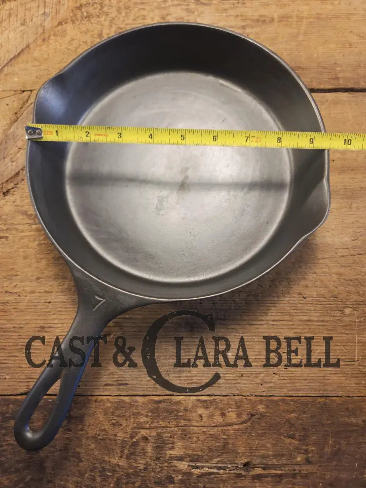 Tough to find! 1920’s era Wagner made National / Wagner Ware dual logo #7 (1357) Center logo cast iron skillet with