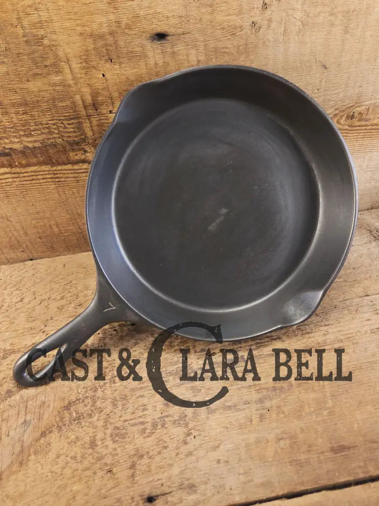 Tough to find! 1920’s era Wagner made National / Wagner Ware dual logo #7 (1357) Center logo cast iron skillet with
