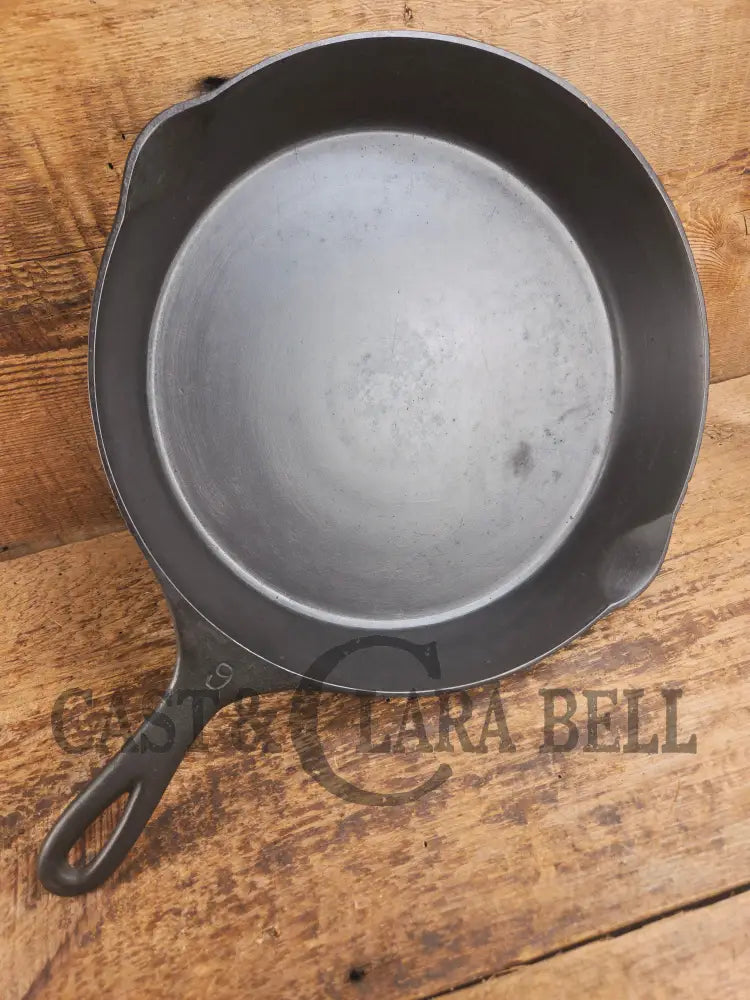 Tough to find! 1920’s era Wagner made National / Wagner Ware dual logo #9 (1359) Center logo cast iron skillet with