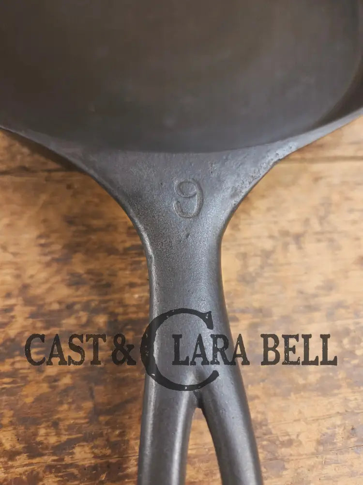 Tough to find! 1920’s era Wagner made National / Wagner Ware dual logo #9 (1359) Center logo cast iron skillet with