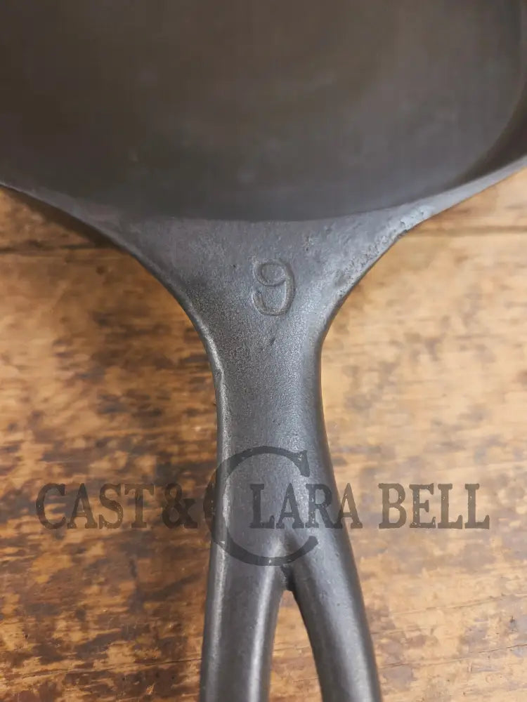 Tough to find! 1920’s era Wagner made National / Wagner Ware dual logo #9 (1359) Center logo cast iron skillet with
