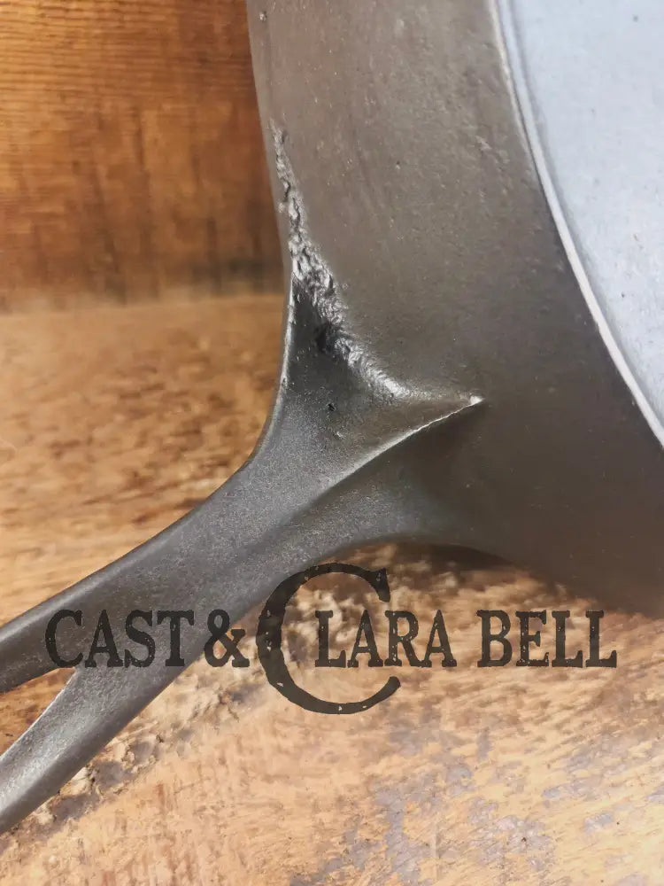 Tough to find! 1920’s era Wagner made National / Wagner Ware dual logo #9 (1359) Center logo cast iron skillet with