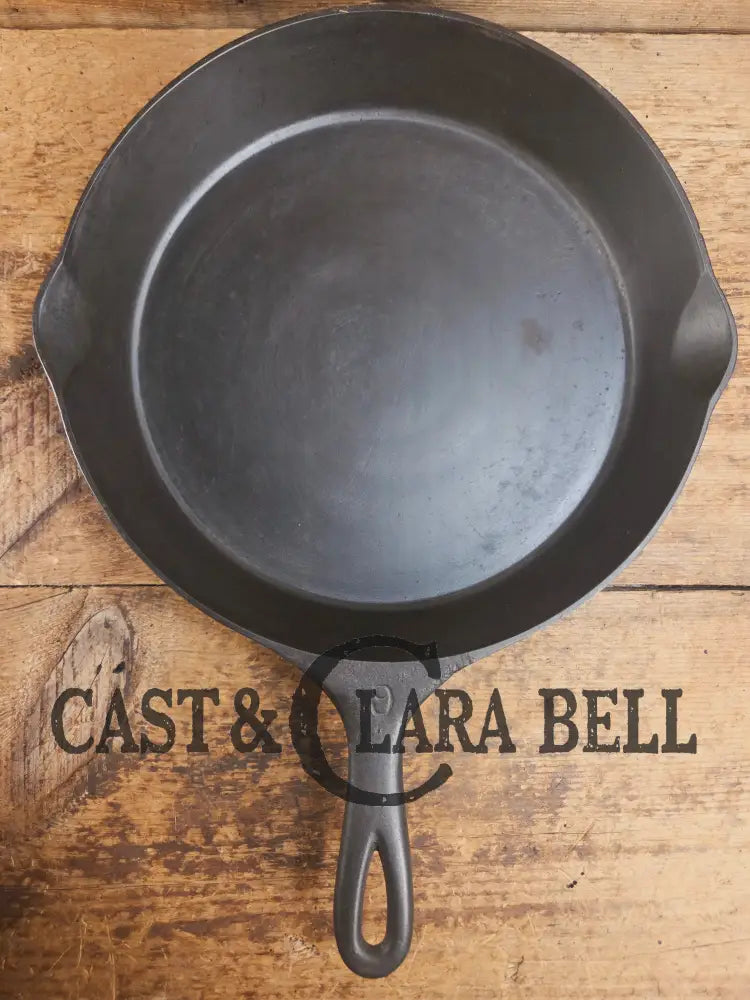 Tough to find! 1920’s era Wagner made National / Wagner Ware dual logo #9 (1359) Center logo cast iron skillet with