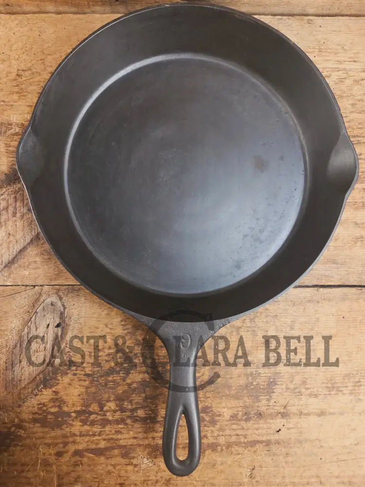 Tough to find! 1920’s era Wagner made National / Wagner Ware dual logo #9 (1359) Center logo cast iron skillet with