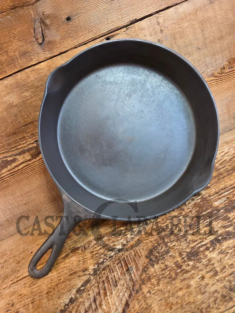 Tough to find! 1924 Wagner made National / Wagner Ware dual logo #8 (1358) Center logo cast iron skillet with Heat Ring