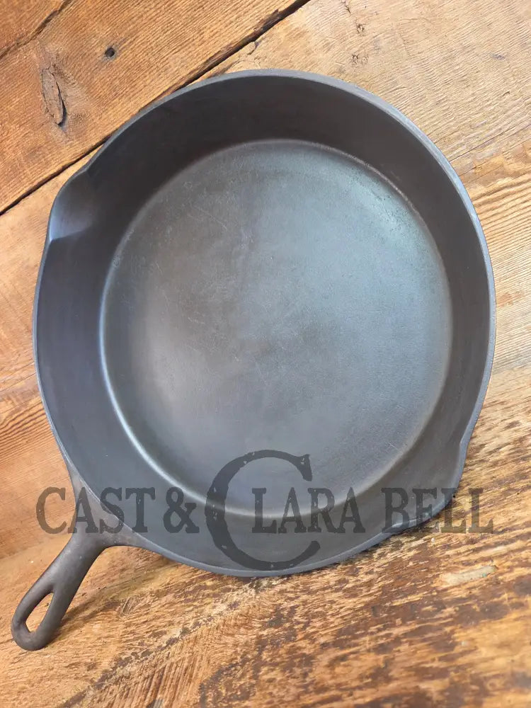 Tough to find! 1924 Wagner made National / Wagner Ware dual logo #8 (1358) Center logo cast iron skillet with Heat Ring