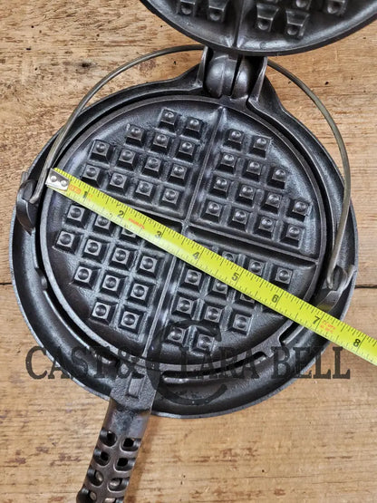 Tough To Find! Beautiful Griswold No. 7 Waffle Iron With Fully Marked Raised Low Base. Don’t Miss