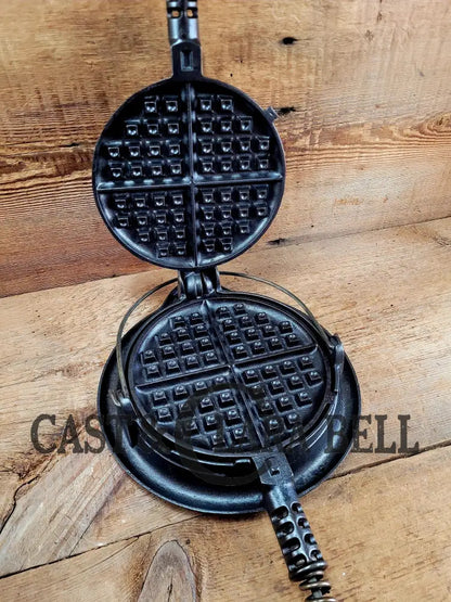 Tough To Find! Beautiful Griswold No. 7 Waffle Iron With Fully Marked Raised Low Base. Don’t Miss